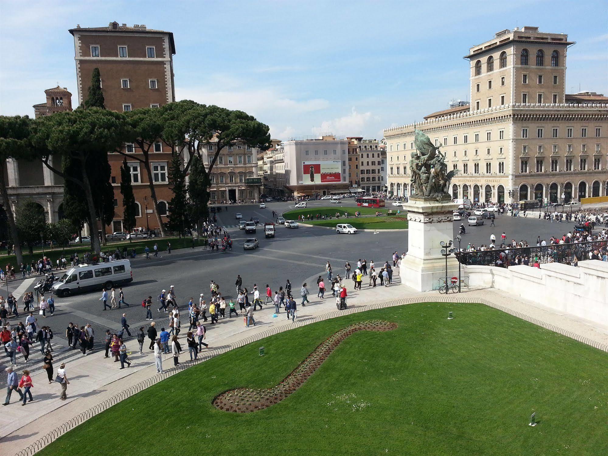 Piazza San Giovanni 3*
